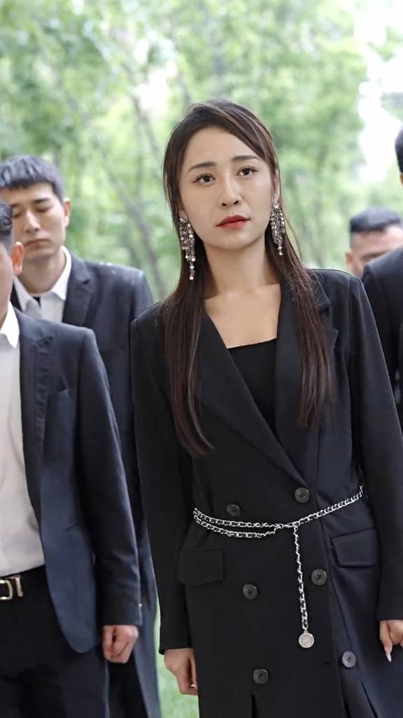 不装了，姑爷摊牌了封面图