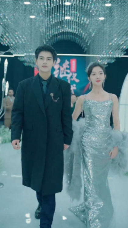 离婚当天商界大佬身份曝光了封面图